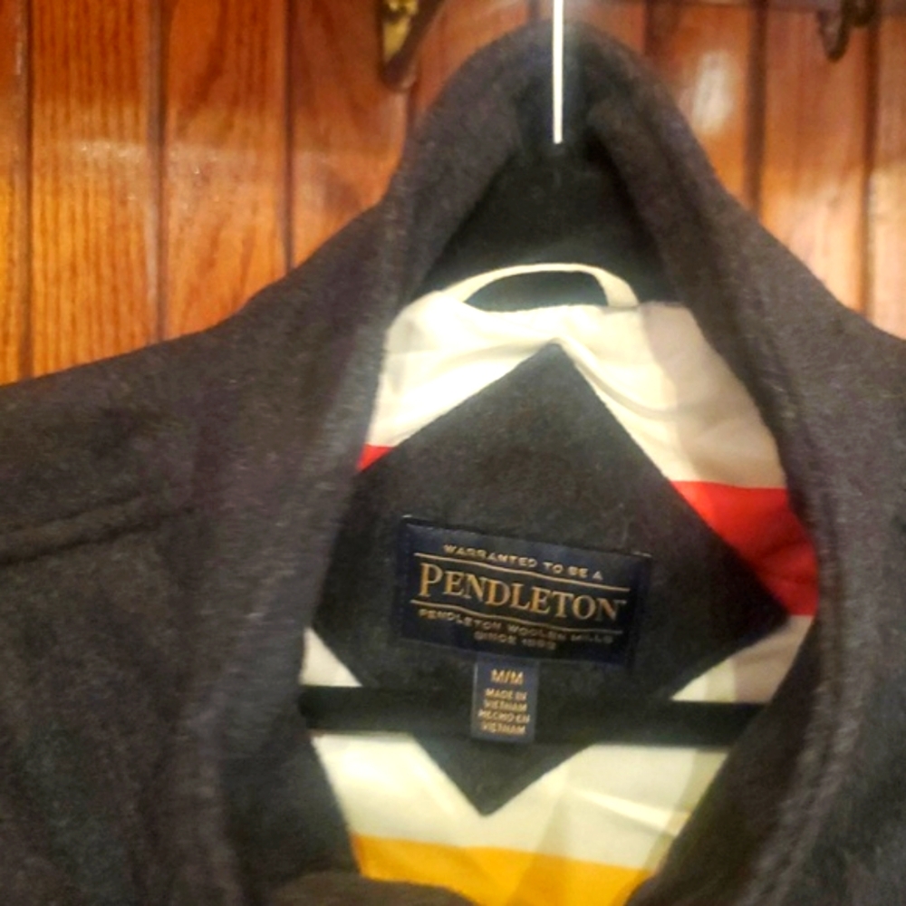 PENDLETON SIZE Mediun Women's Black Coat - Picture 3 of 11